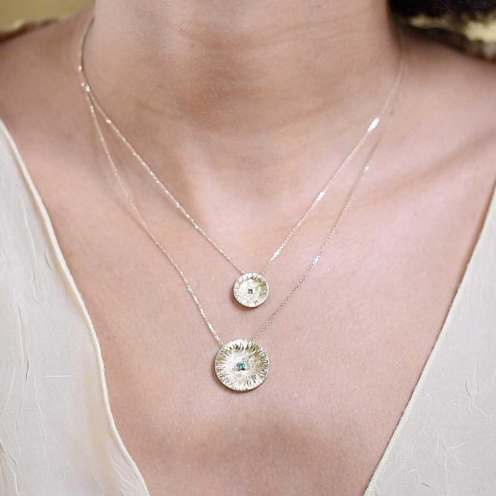 Inner Stellar Necklace Large - Emerald – 9k Gold - Perle de Lune