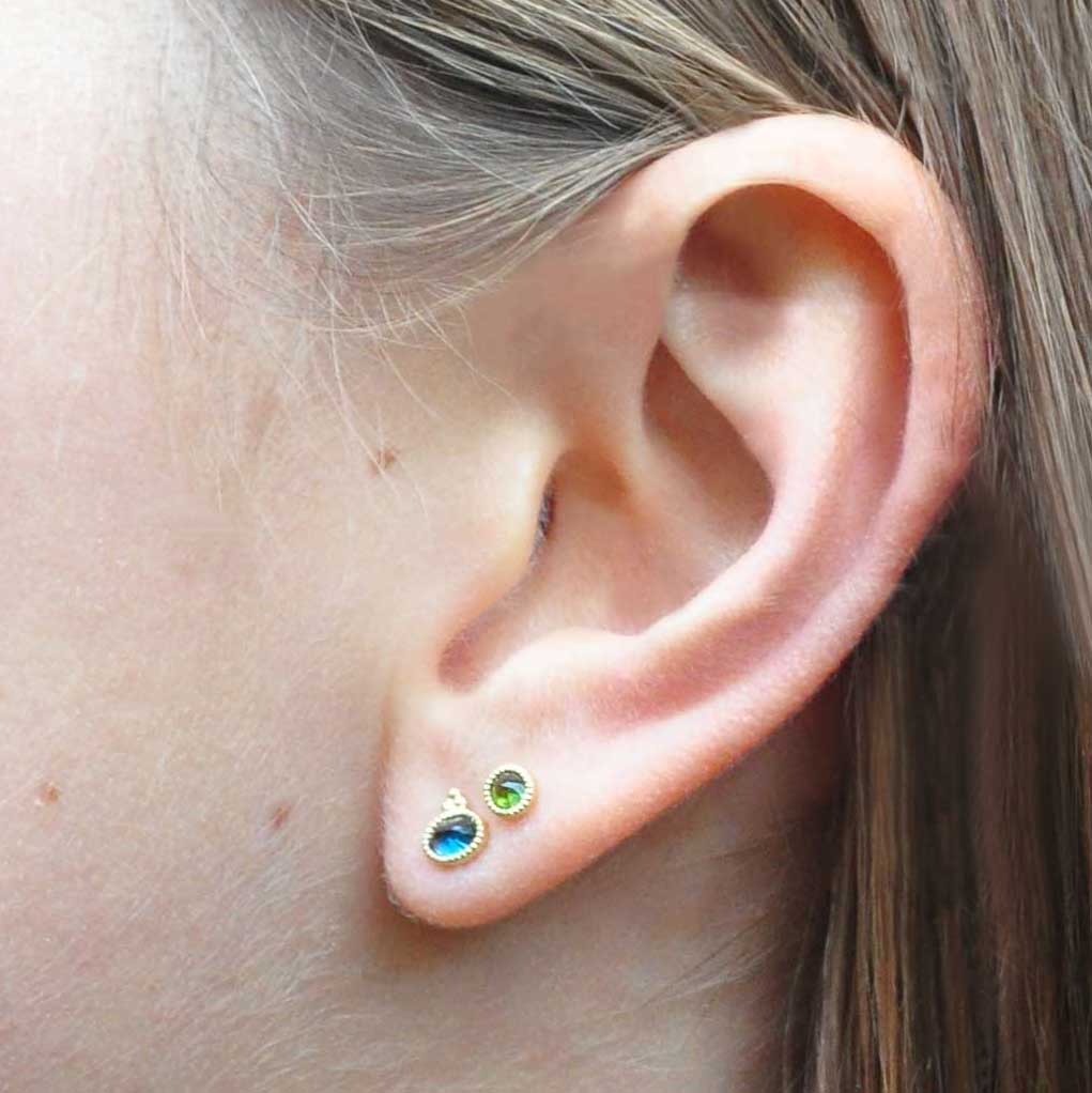 Nova Ear Studs Green Tourmaline- 18k Gold - Perle de Lune